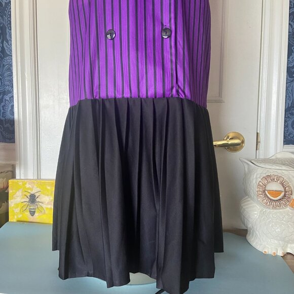 Fast shipping - costume opportunities! - Size small - Picture 4 of 12